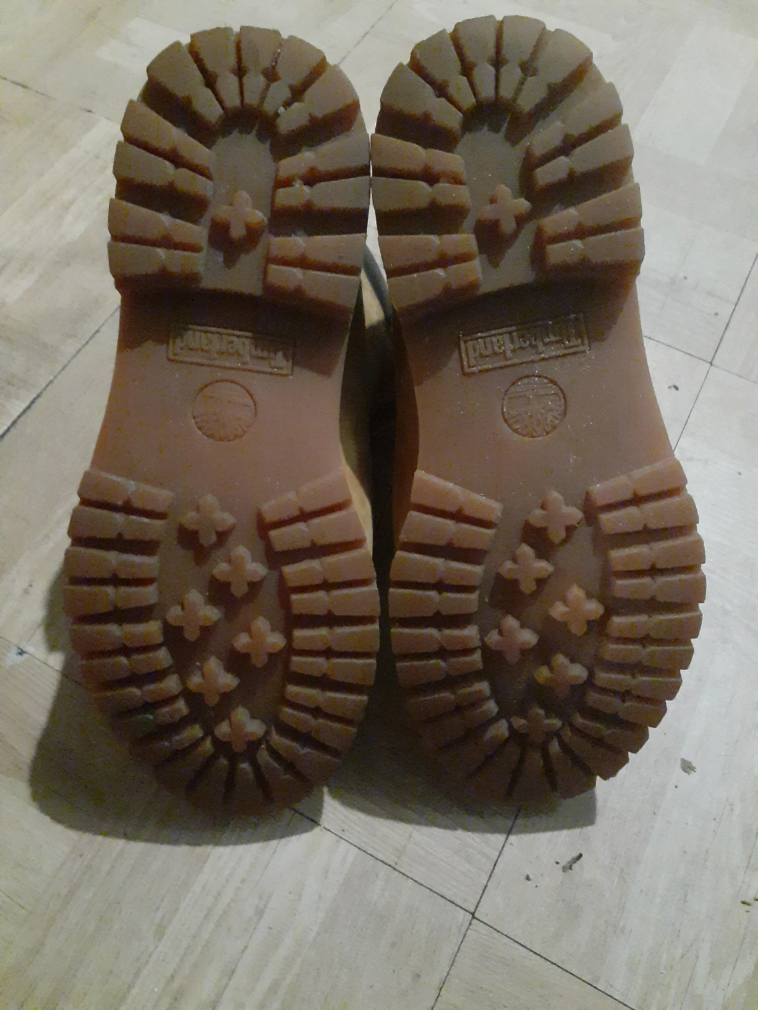 Timberland Classic Boots - Size 9 womans - photo 4