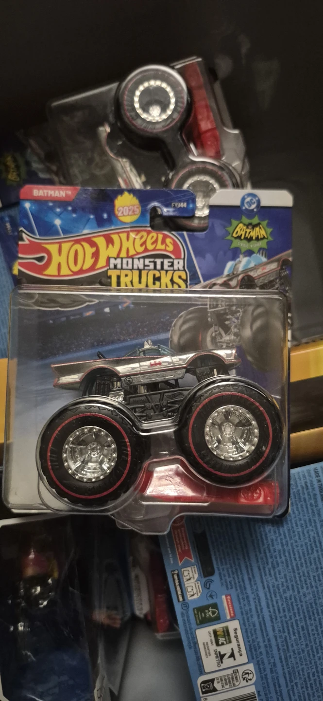 Hot Wheels T-Hunt Batmobile Monster Truck
