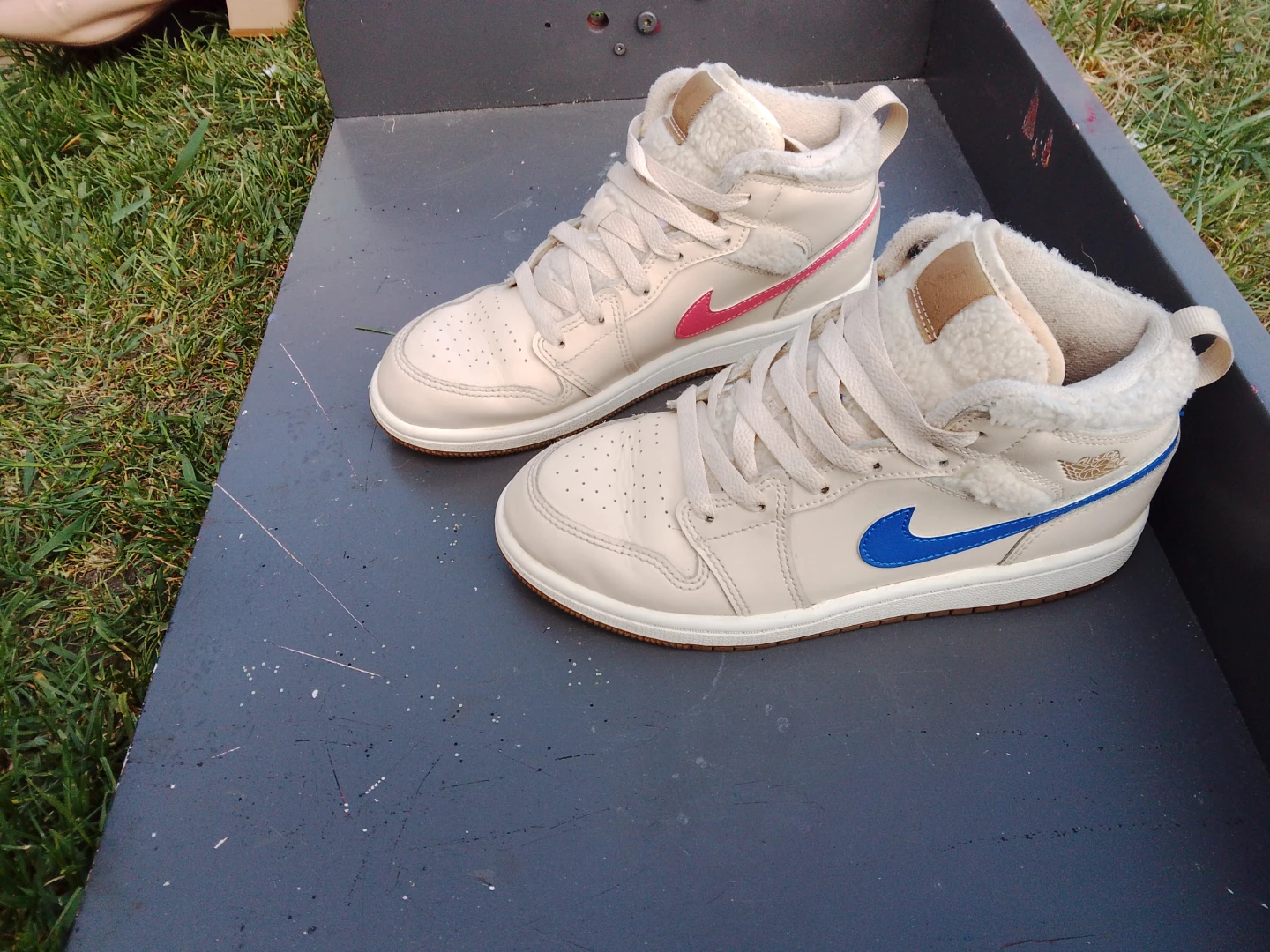Jordan 1 Mid SE 'Fearless' Cream Sherpa Sneakers