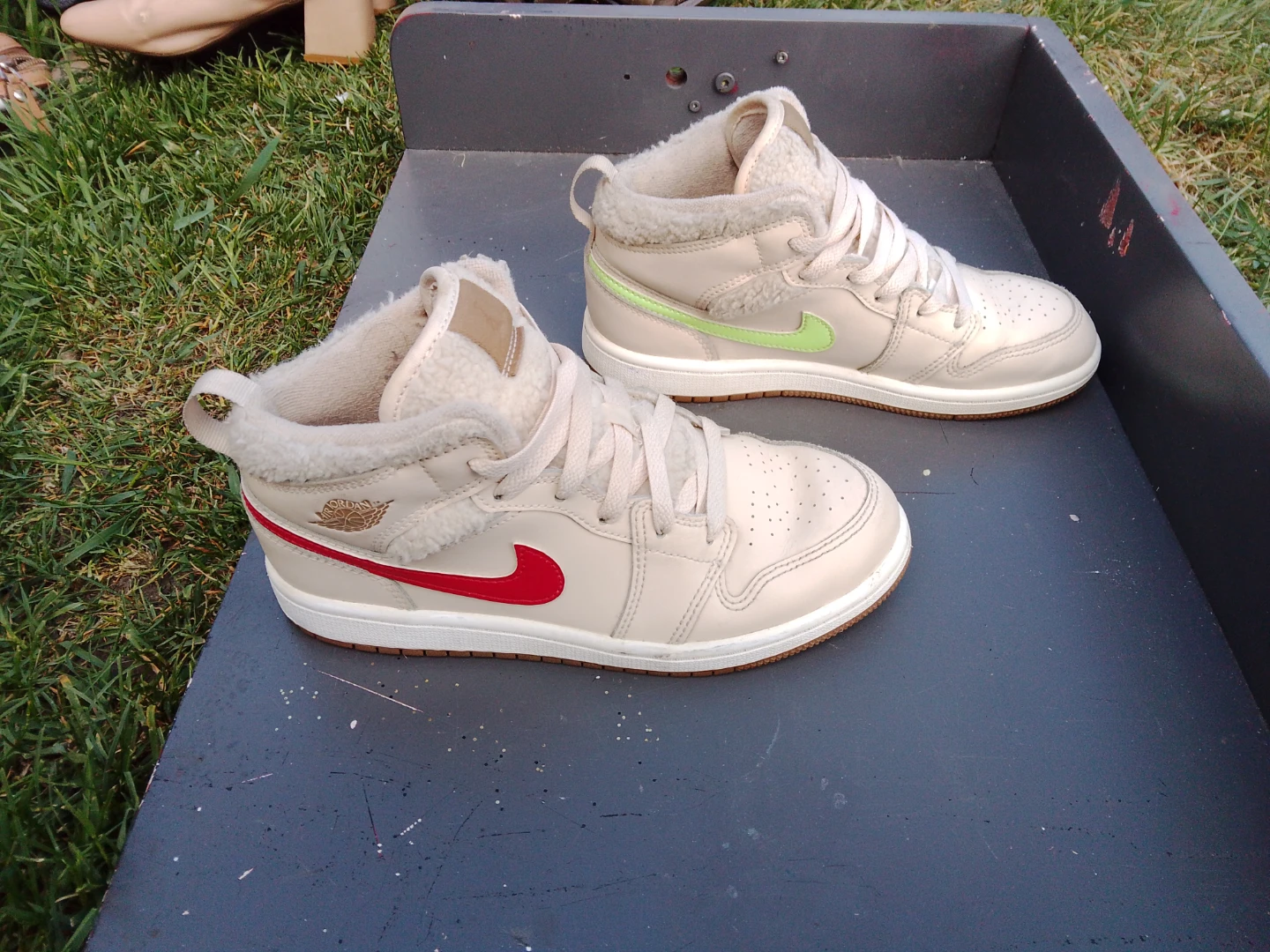 Jordan 1 Mid SE 'Fearless' Cream Sherpa Sneakers - photo 4