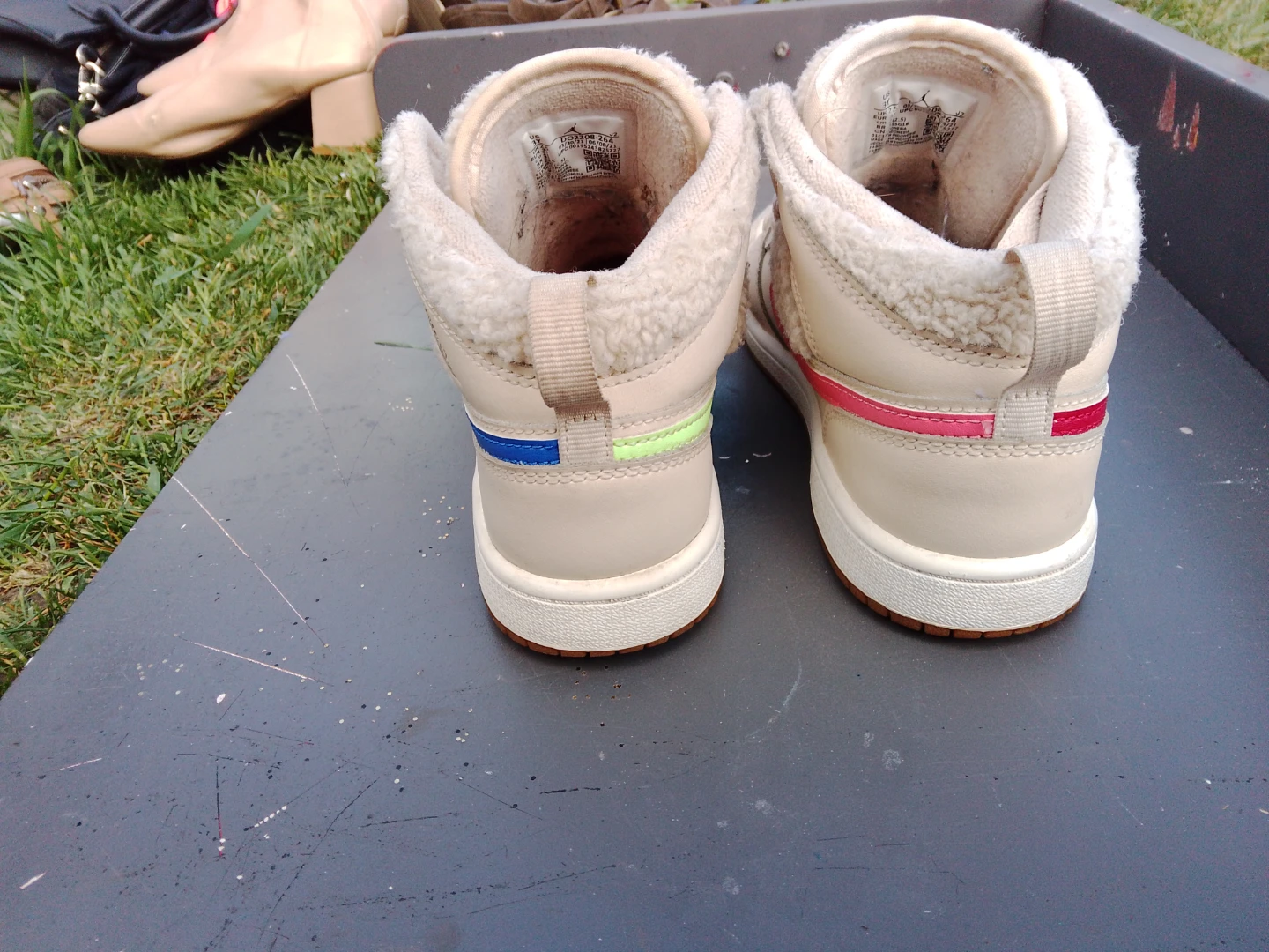 Jordan 1 Mid SE 'Fearless' Cream Sherpa Sneakers - photo 5