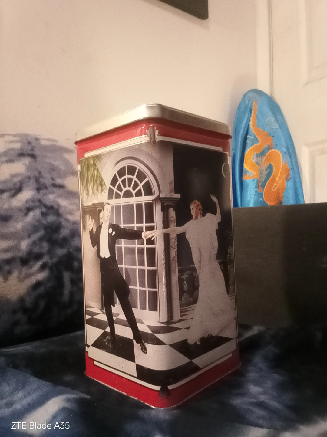 Ritz Biscuits Special Edition Tin - photo 3