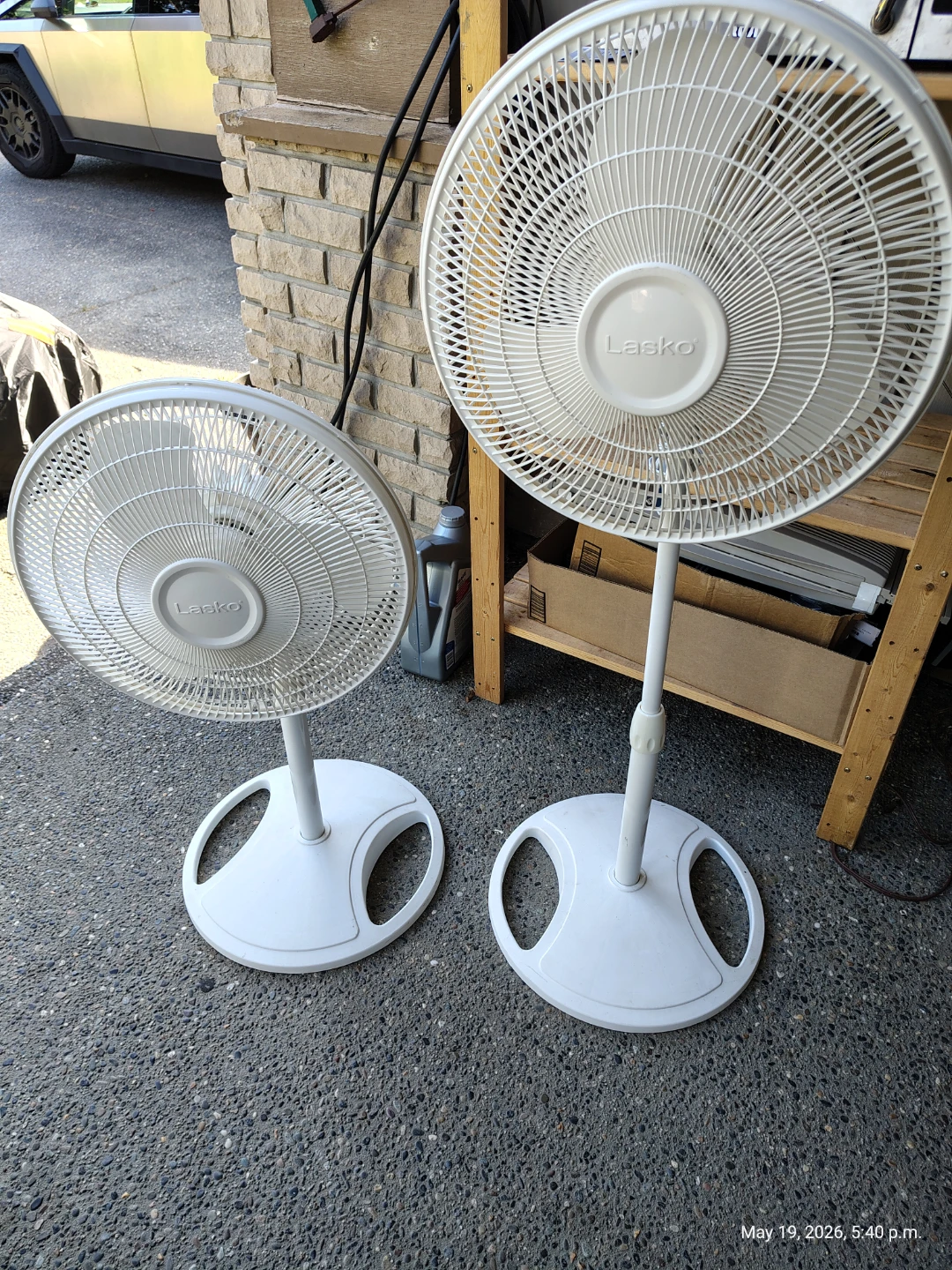 Lasko Modern 16 Inch Fan with Oscillating