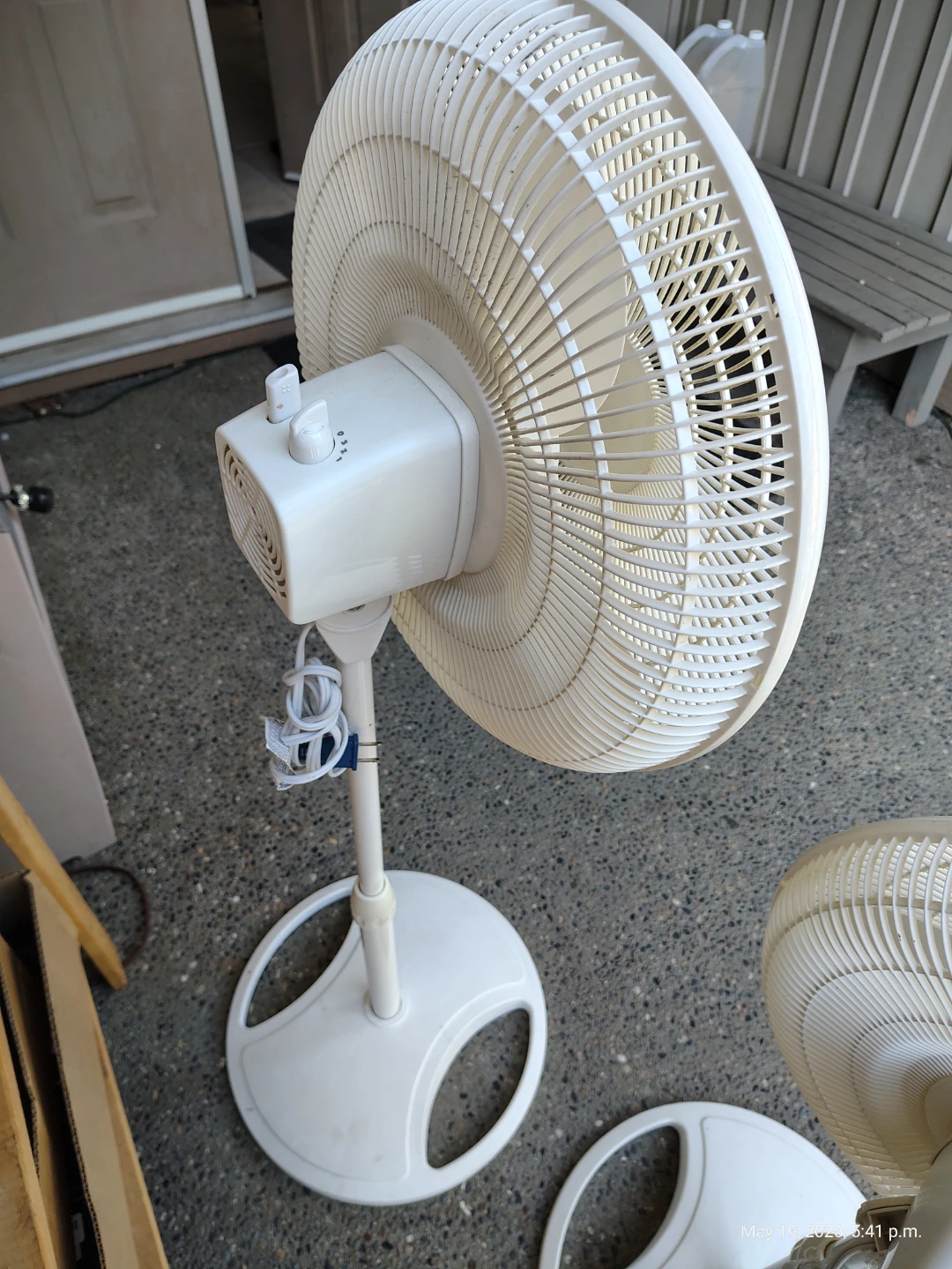 Lasko Modern 16 Inch Fan with Oscillating - photo 3