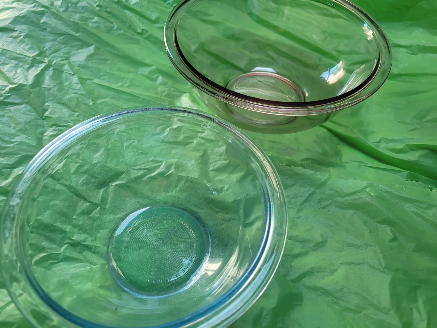 Pyrex Glass Mixing Bowls Set of 2 - photo 4