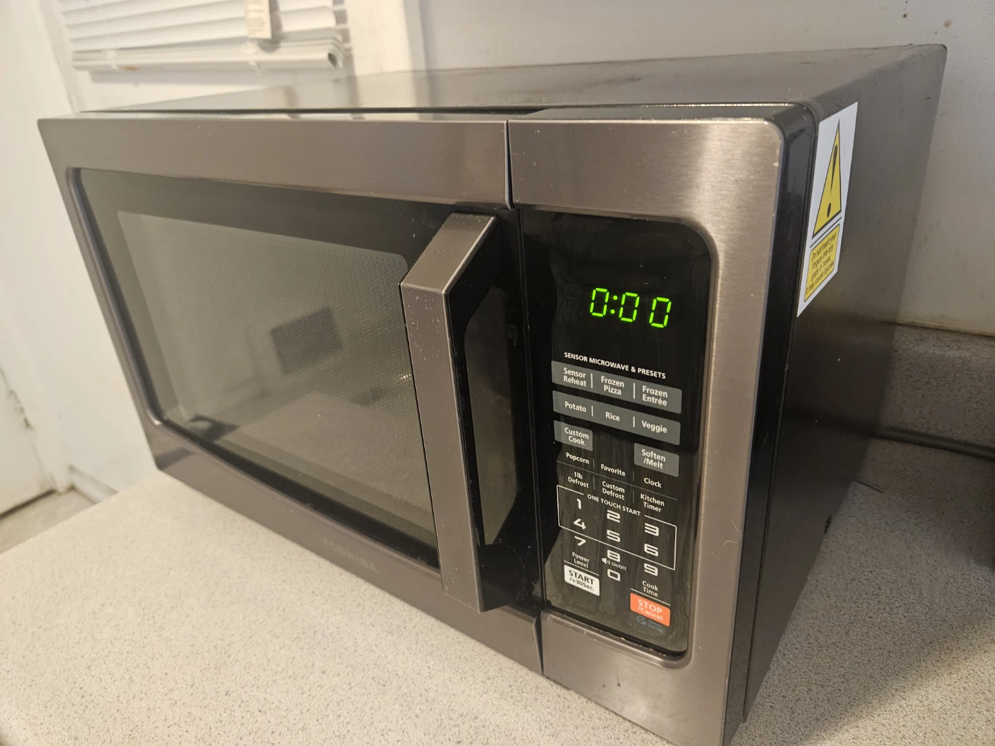 Toshiba Microwave with Sensor Cook & Preset Functions - photo 2