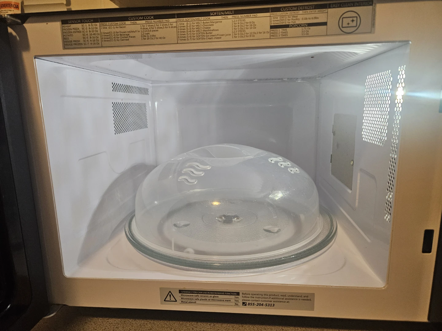 Toshiba Microwave with Sensor Cook & Preset Functions - photo 3