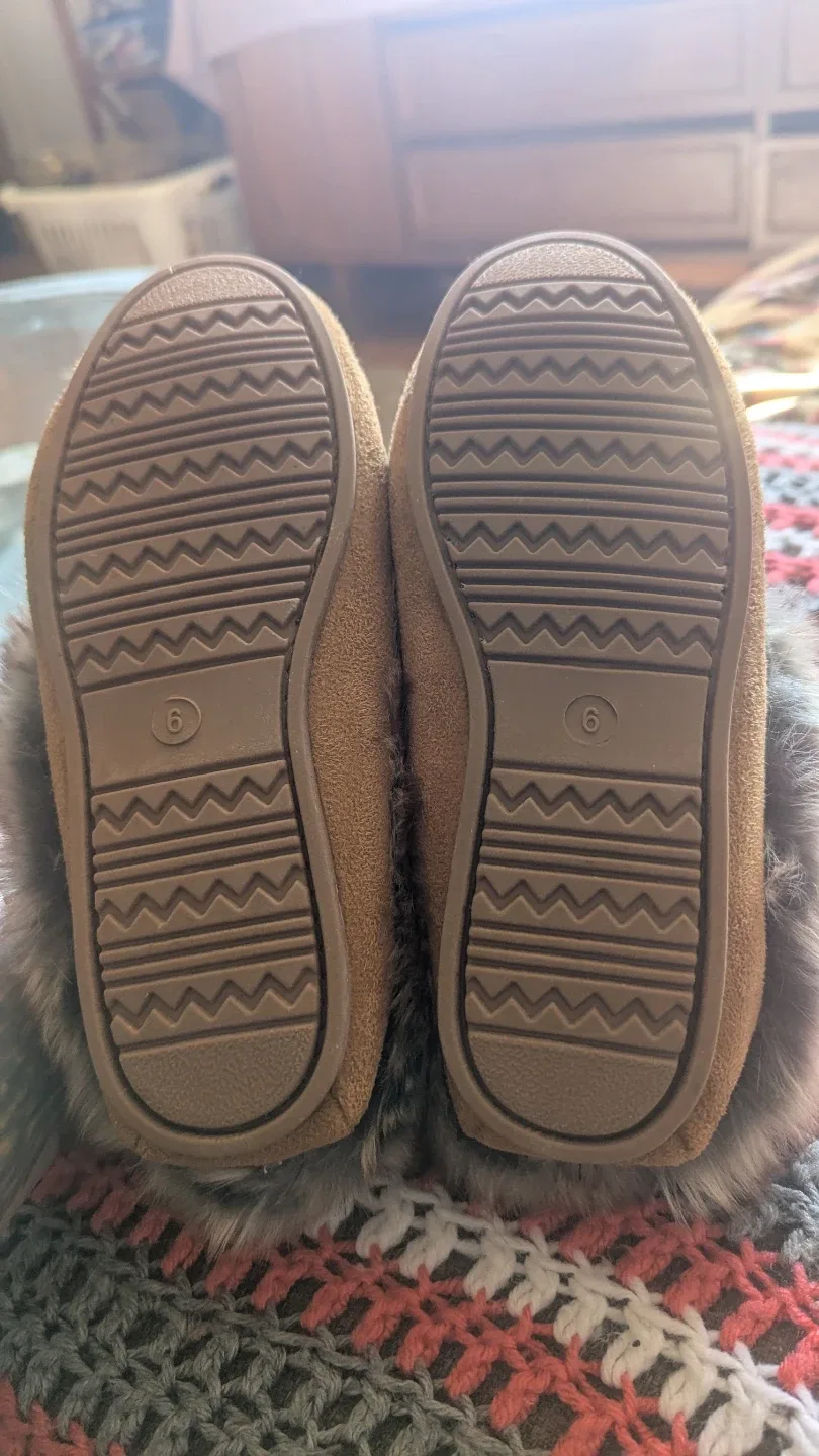 Ladies SZ 6 - Wind River Moccasin Slippers - photo 2