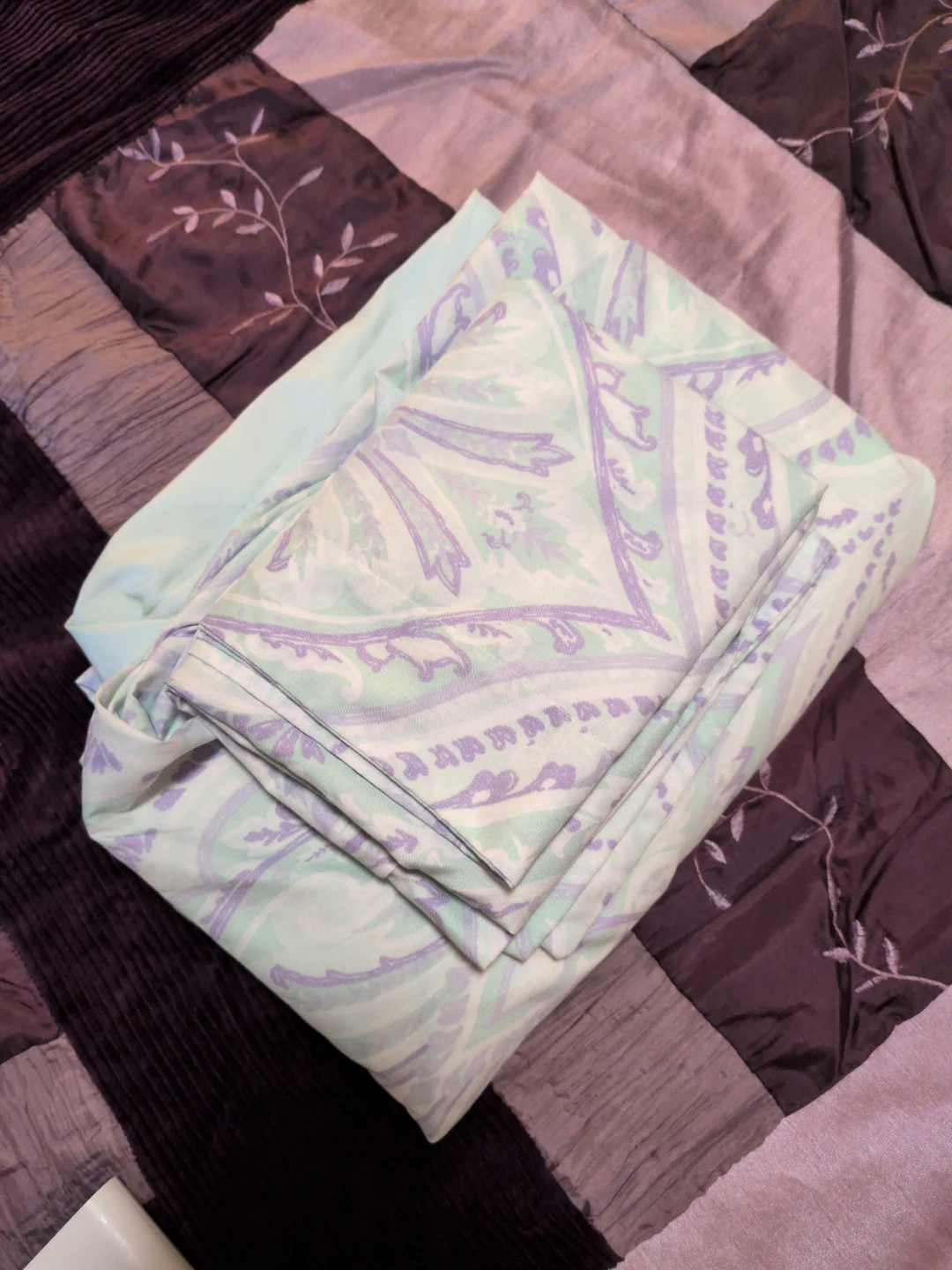 Duvet Cover Set - Light Green Paisley & Polka Dot