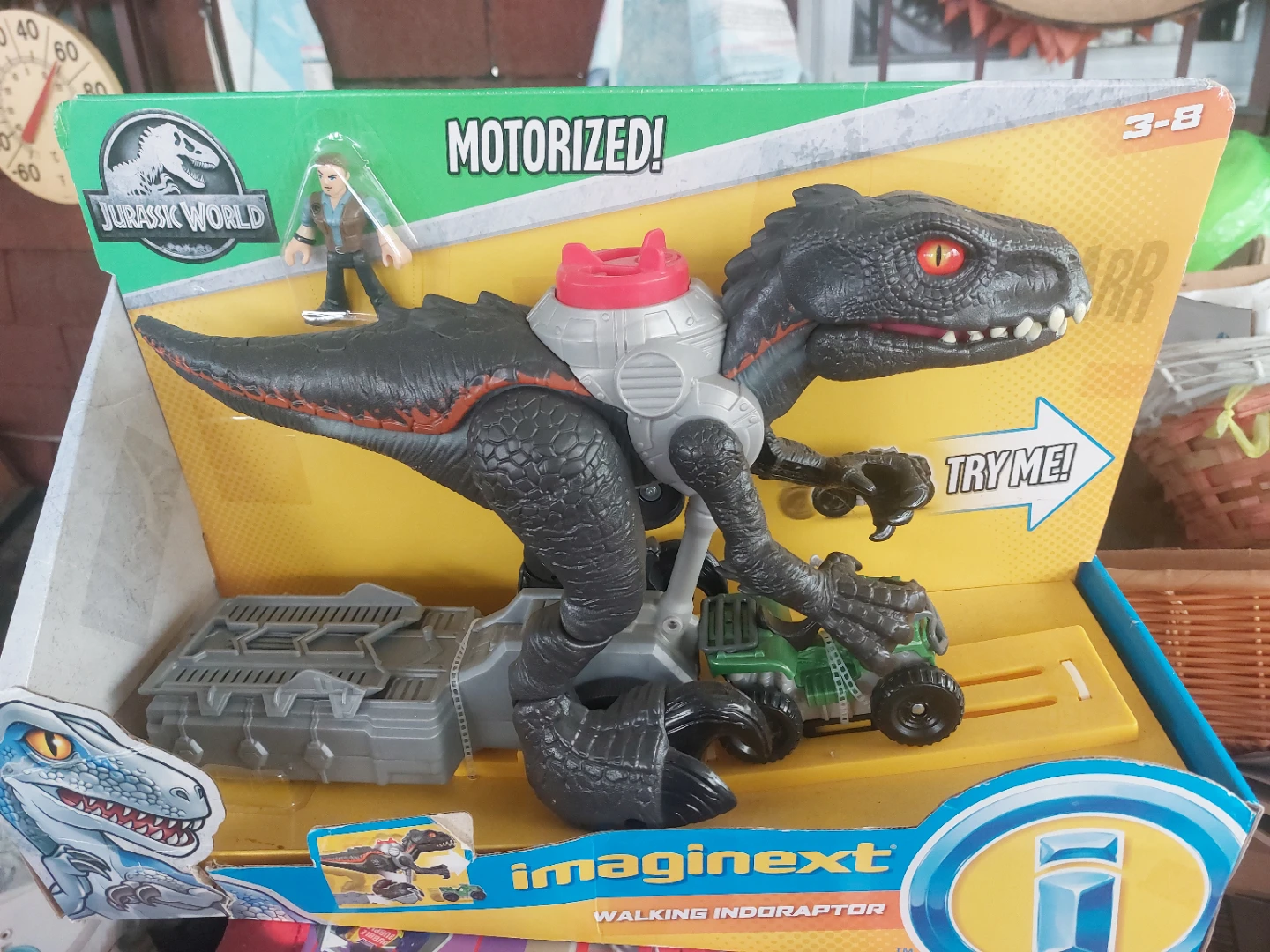 Walking indoraptor ny jurassic world