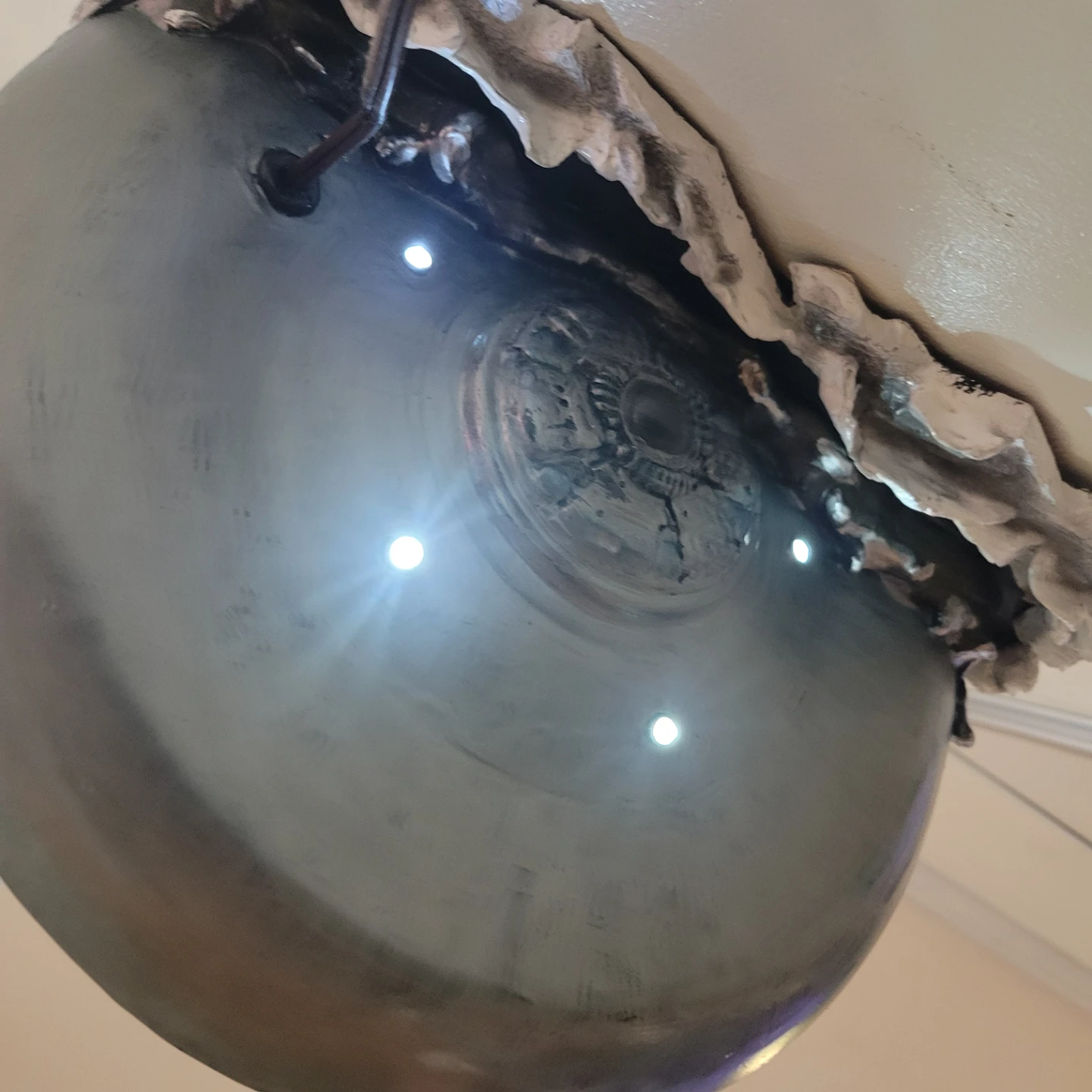 UFO Wall Decor with Lights - photo 4