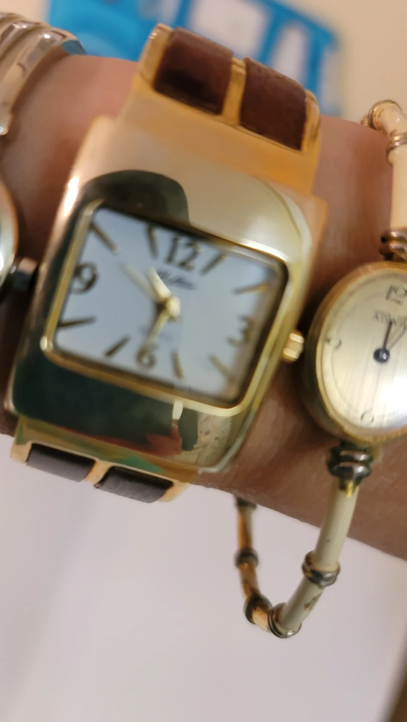 Gold-tone ladies' watch with bamboo-style band(4) - photo 3