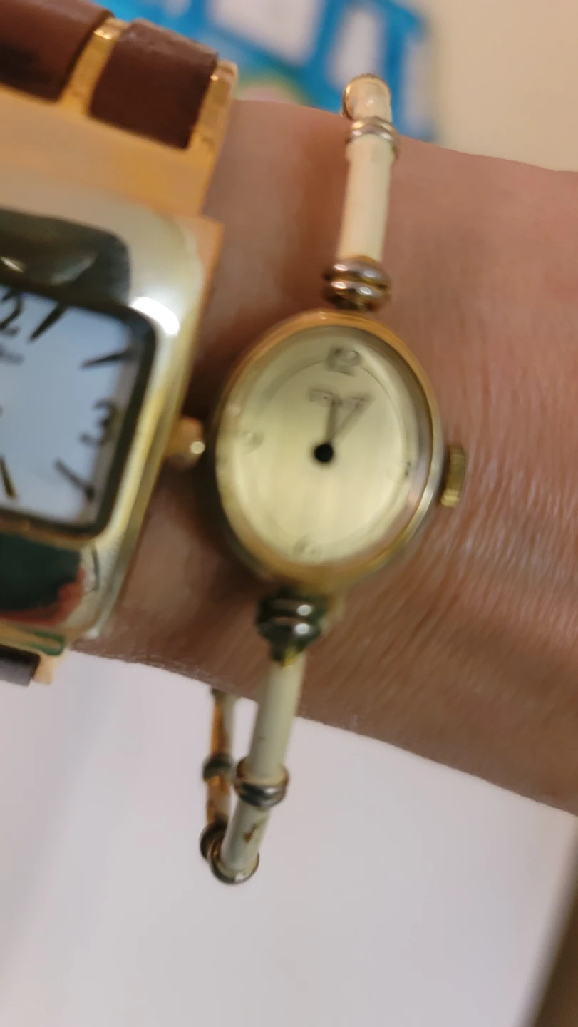 Gold-tone ladies' watch with bamboo-style band(4) - photo 4