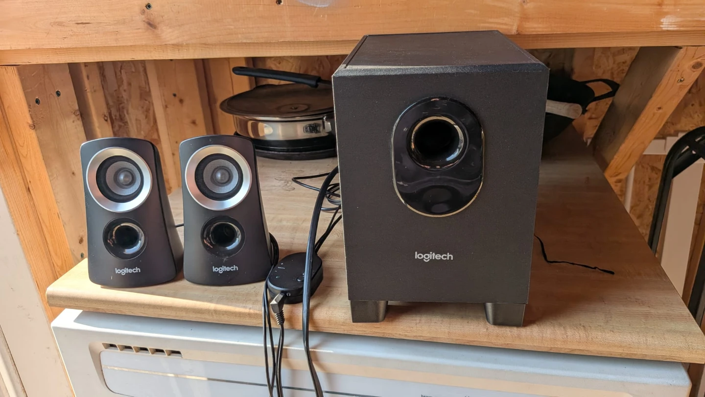 Logitech Z200 2.0 Multimedia Speakers