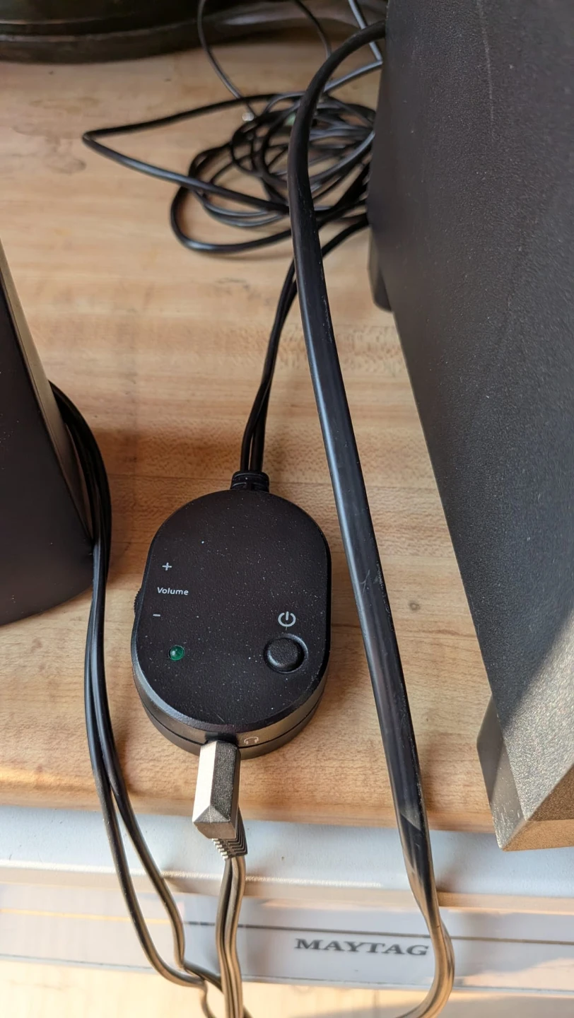 Logitech Z200 2.0 Multimedia Speakers - photo 4