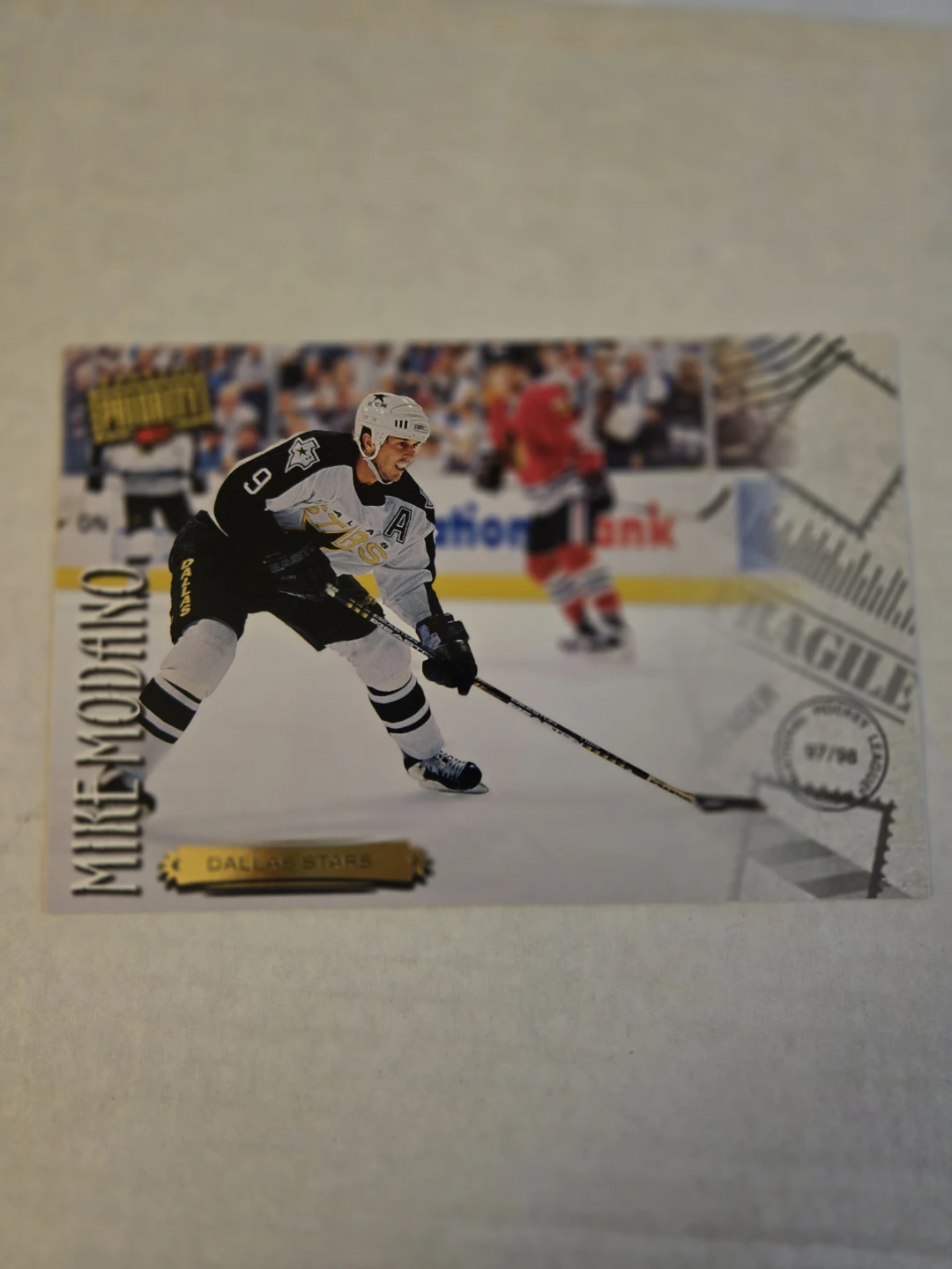 1997-98 Donruss Elite Mike Modano Dallas Stars Hockey Card
