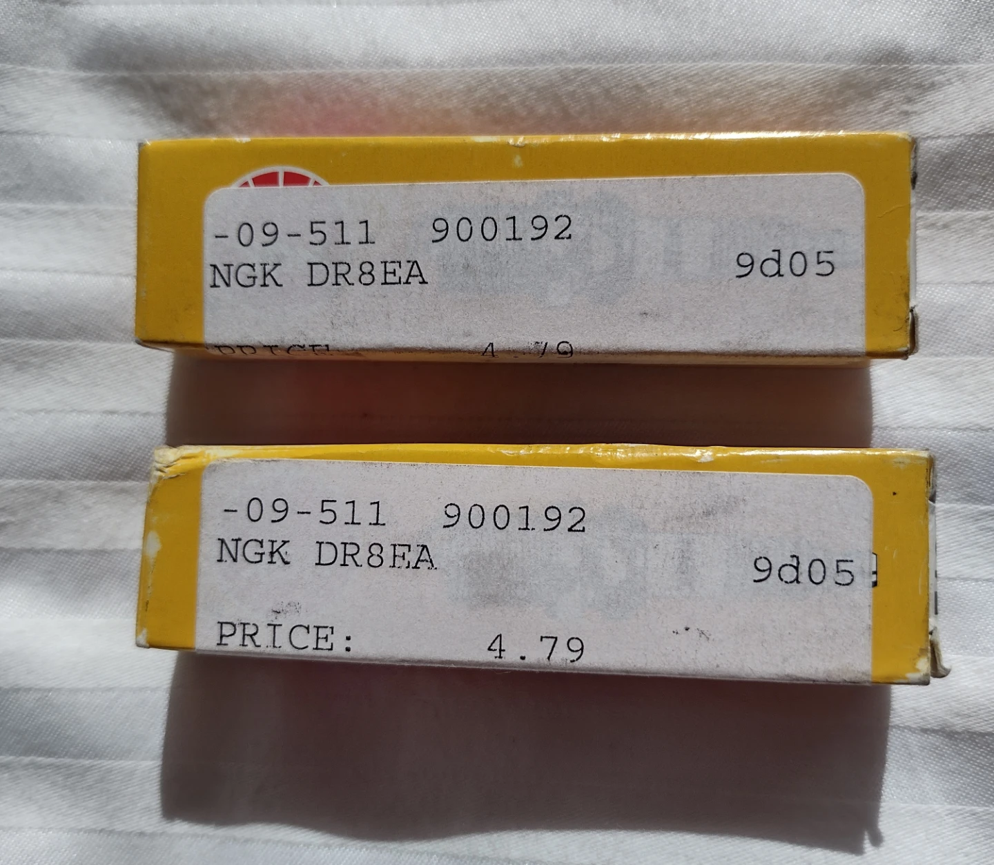 NGK DR8EA Spark Plugs - Set of 2 - photo 2