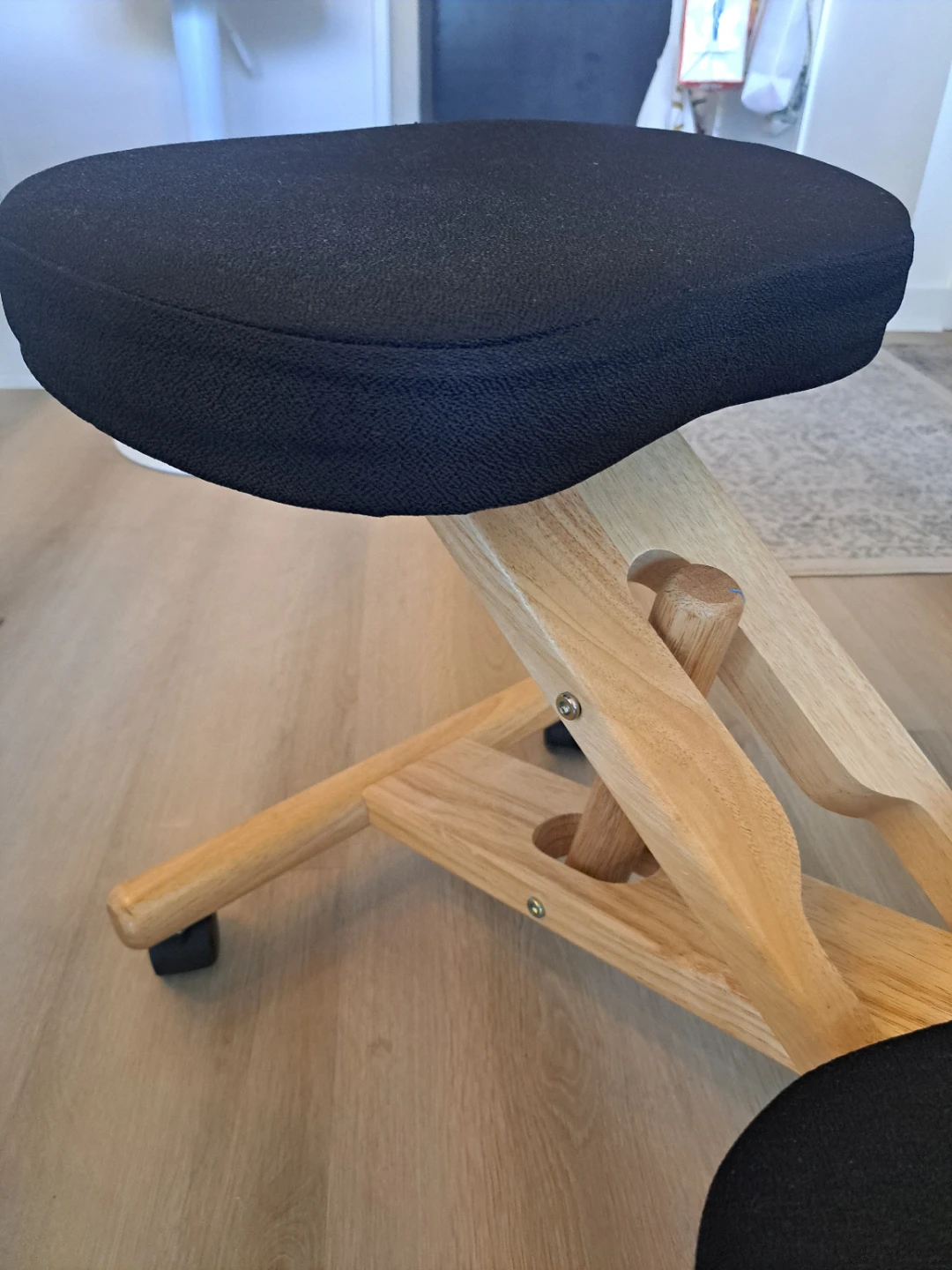 Kneeling chair