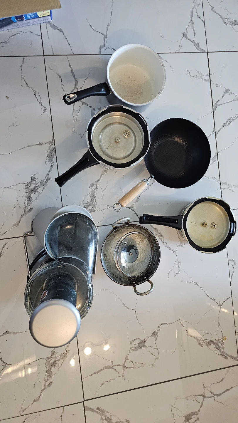 Assorted Kitchenware Set: Pressure Cookers, Pot, Wok & Juicer