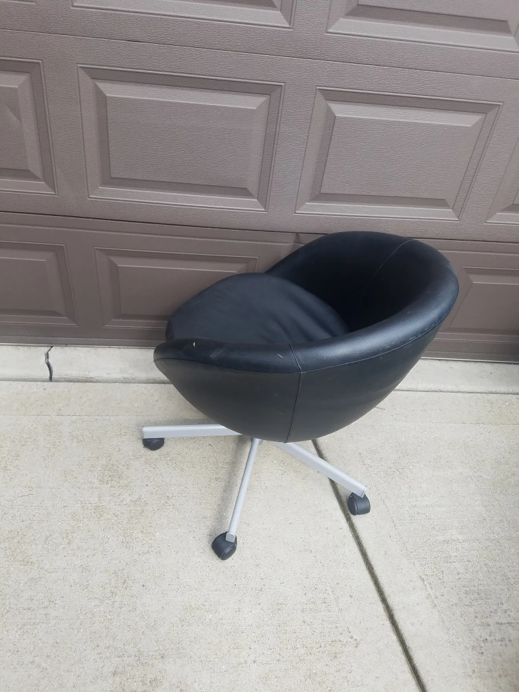 Black Leatherette Swivel Office Chair with Wheels - photo 3