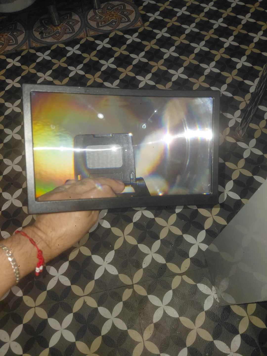 Smartphone Screen Magnifier with Stand - photo 2