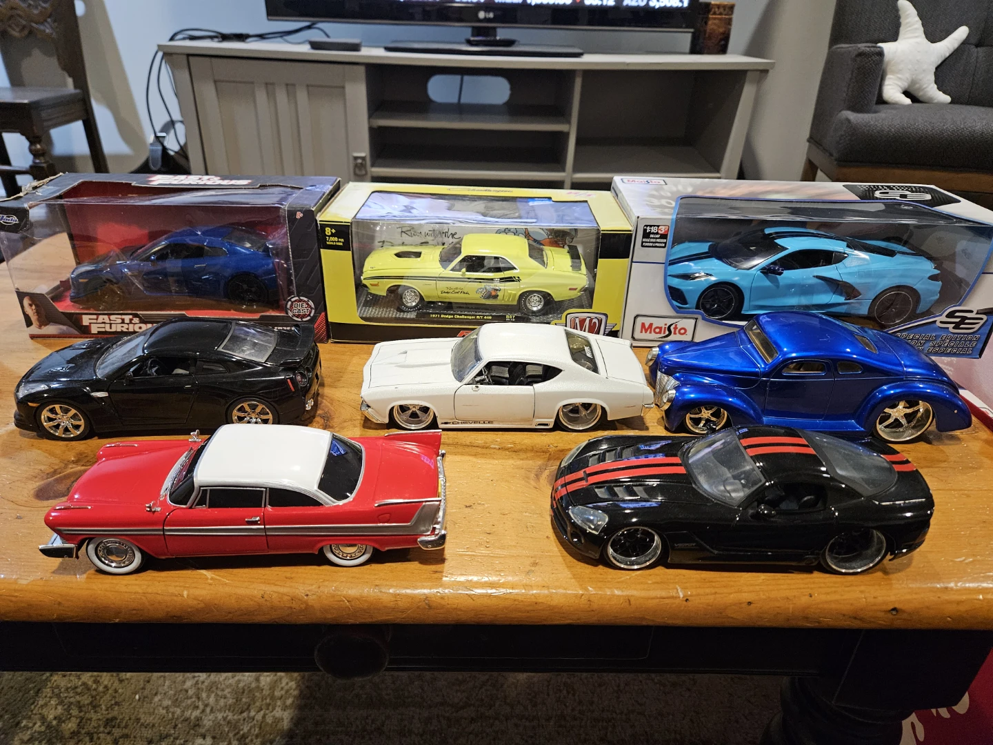 8 die-cast model cars
