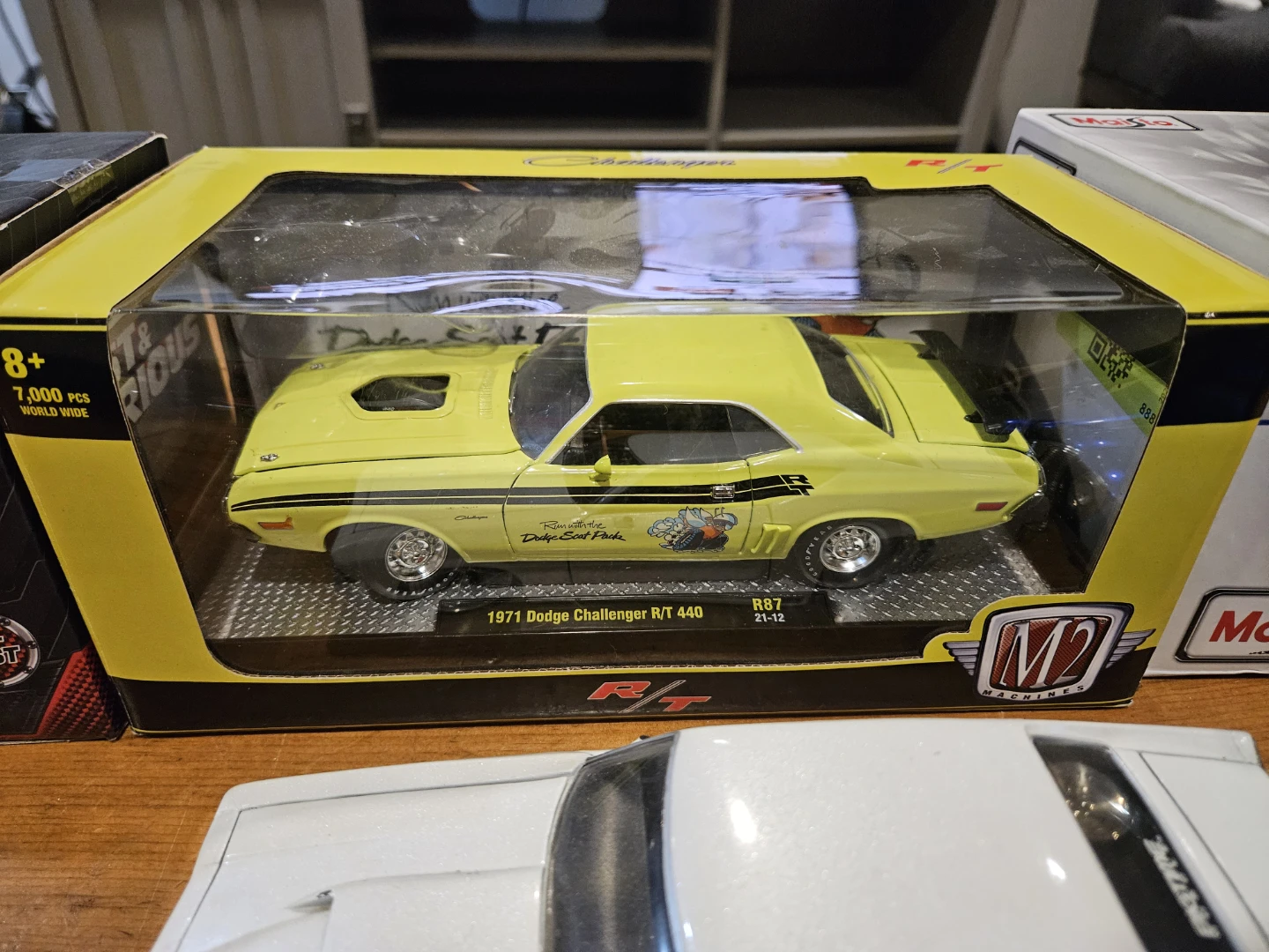 8 die-cast model cars - photo 2