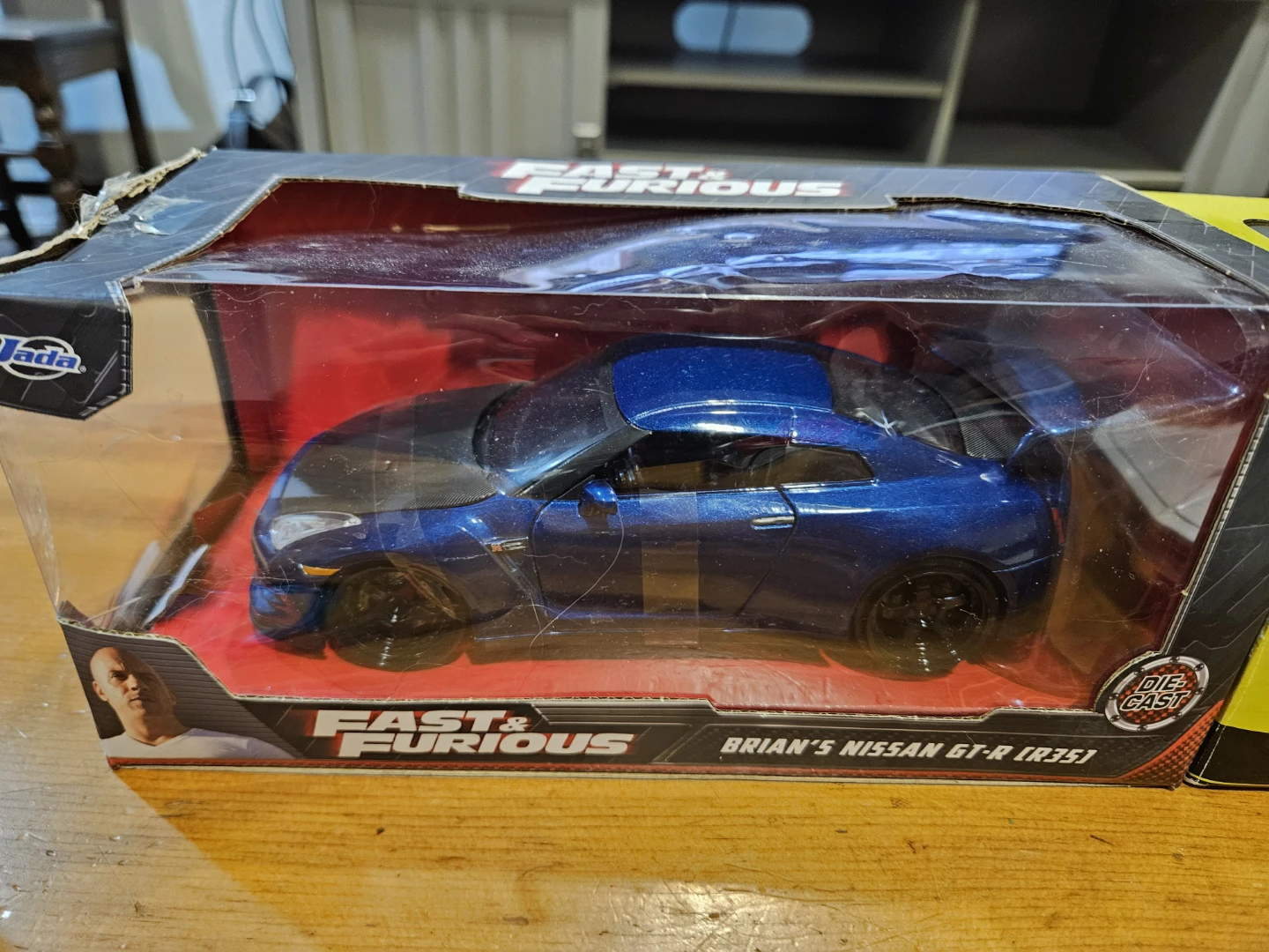 8 die-cast model cars - photo 3