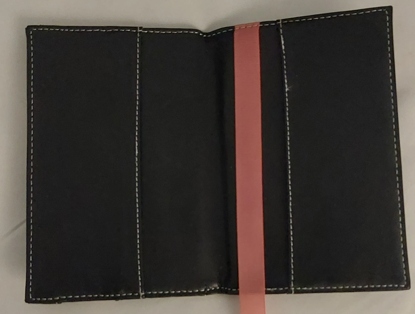 Mary Kay Black Floral Passport Holder - photo 3