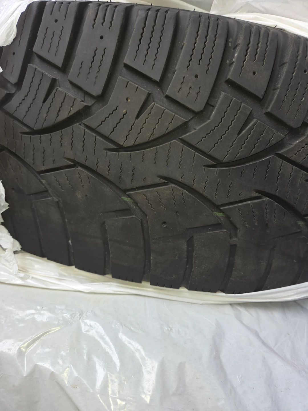 Dodge Ram Alloy Wheel with Tire - photo 3