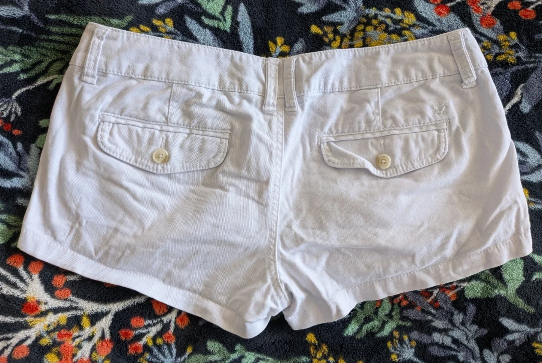 2 Pairs of Women's Shorts - Hollister & American Eagle - photo 5