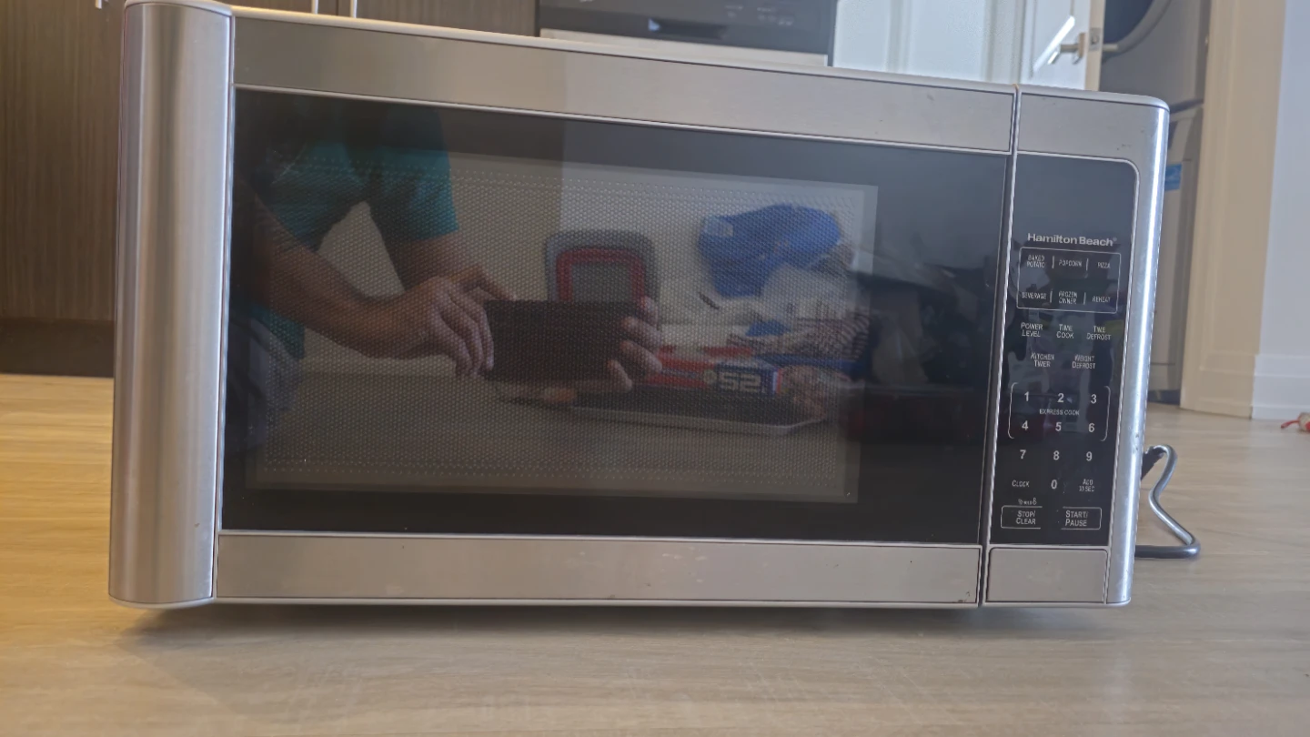Hamilton Beach Microwave Oven - photo 2