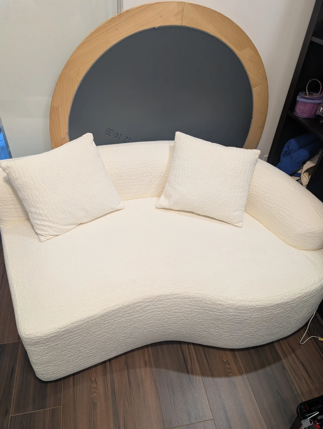 Cream Bouclé Curved Sofa with Two Pillows - photo 4