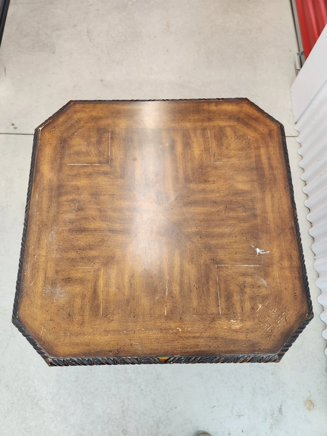 Accent table