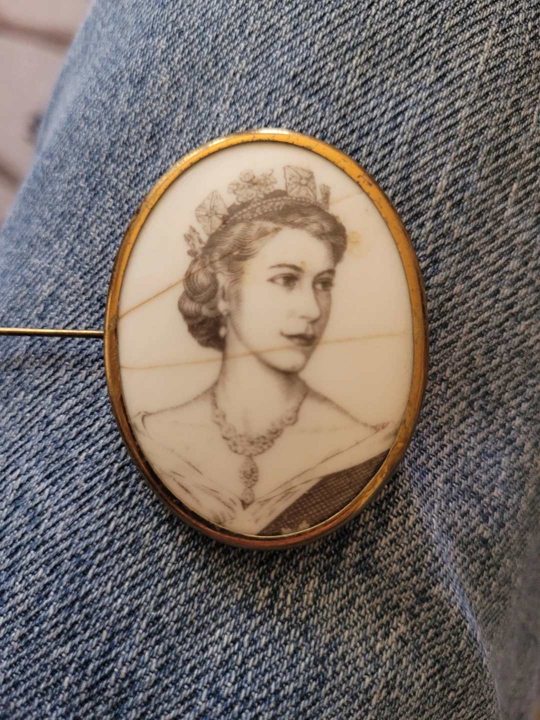 Queen Elizabeth II Coronation Brooch June 2nd 1953 Bone China