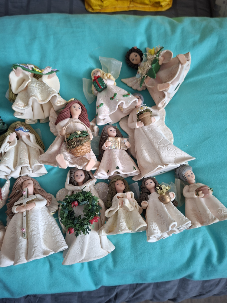 Collection of 30 Assorted Angel Figurines - photo 3