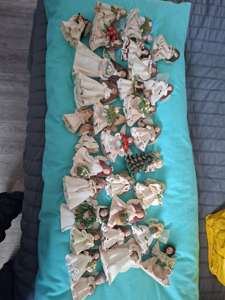 Collection of 30 Assorted Angel Figurines - photo 4