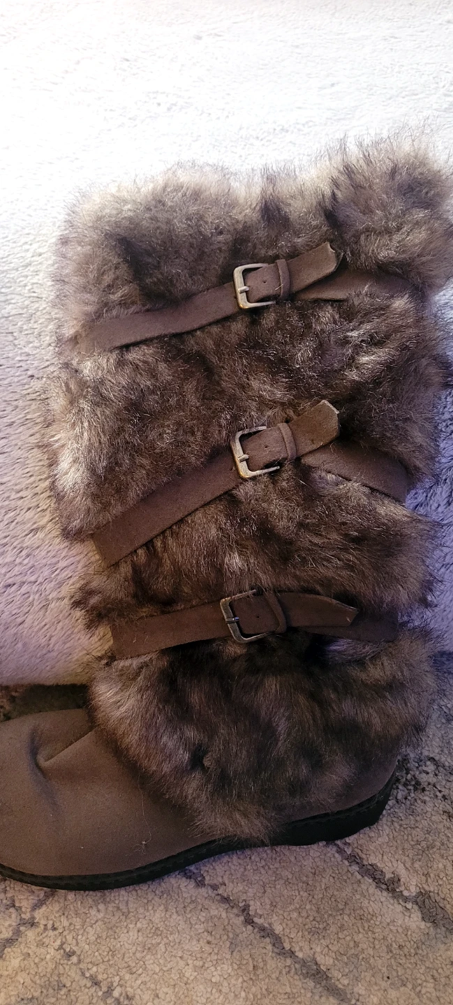 Women's Furry Winter Boots - photo 5