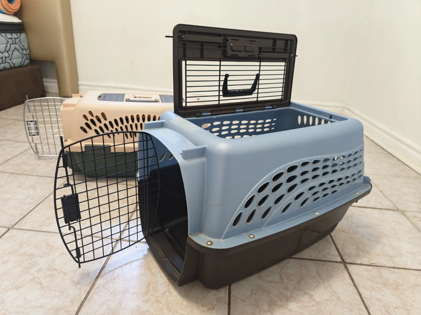 Pet Carrier for Cats and Small Dogs - photo 2