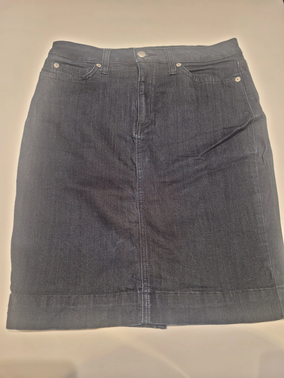 Size 28 (M) bebe Denim Mini Skirt