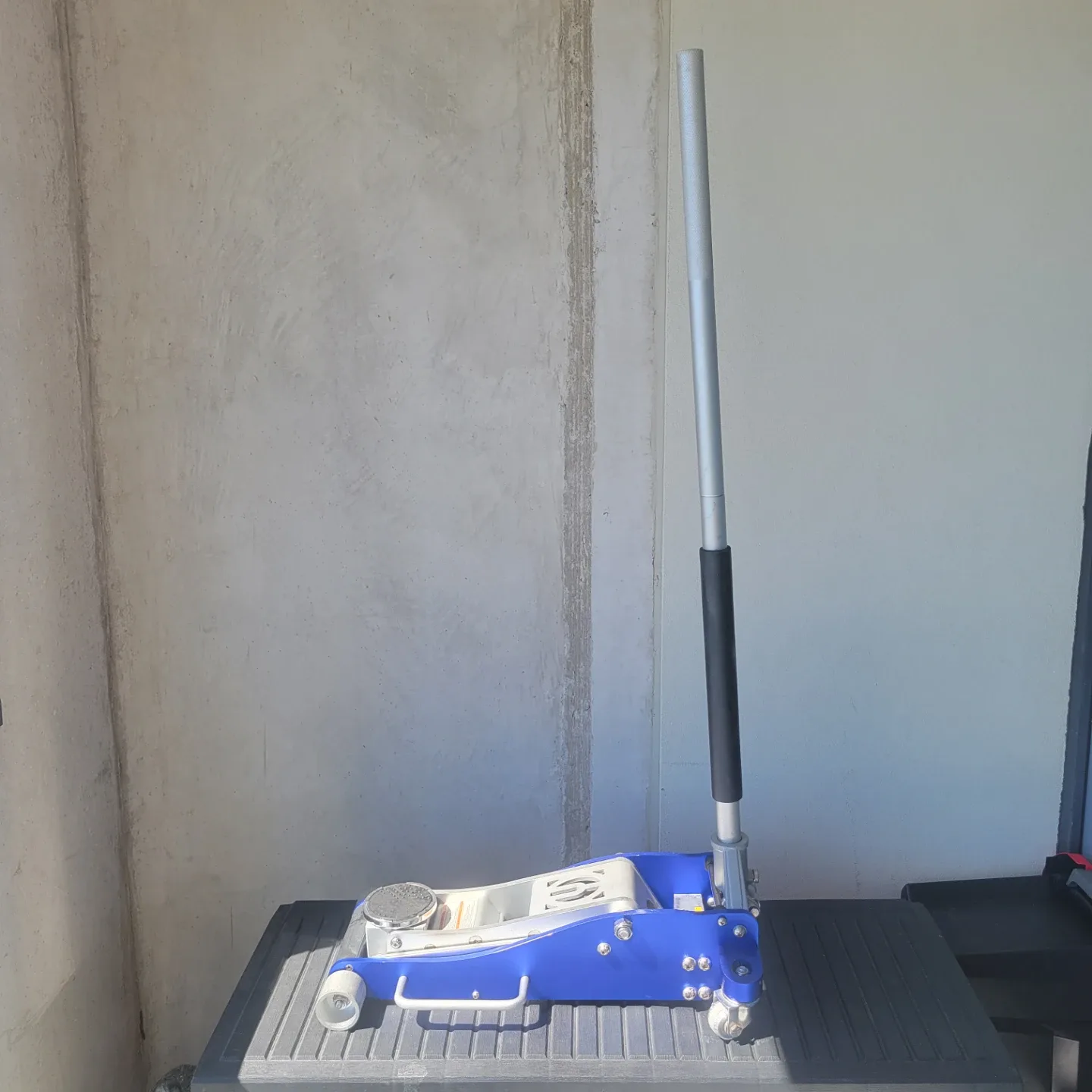 Powerfist 2-1/2 Ton Aluminum/Steel Floor Jack - photo 3