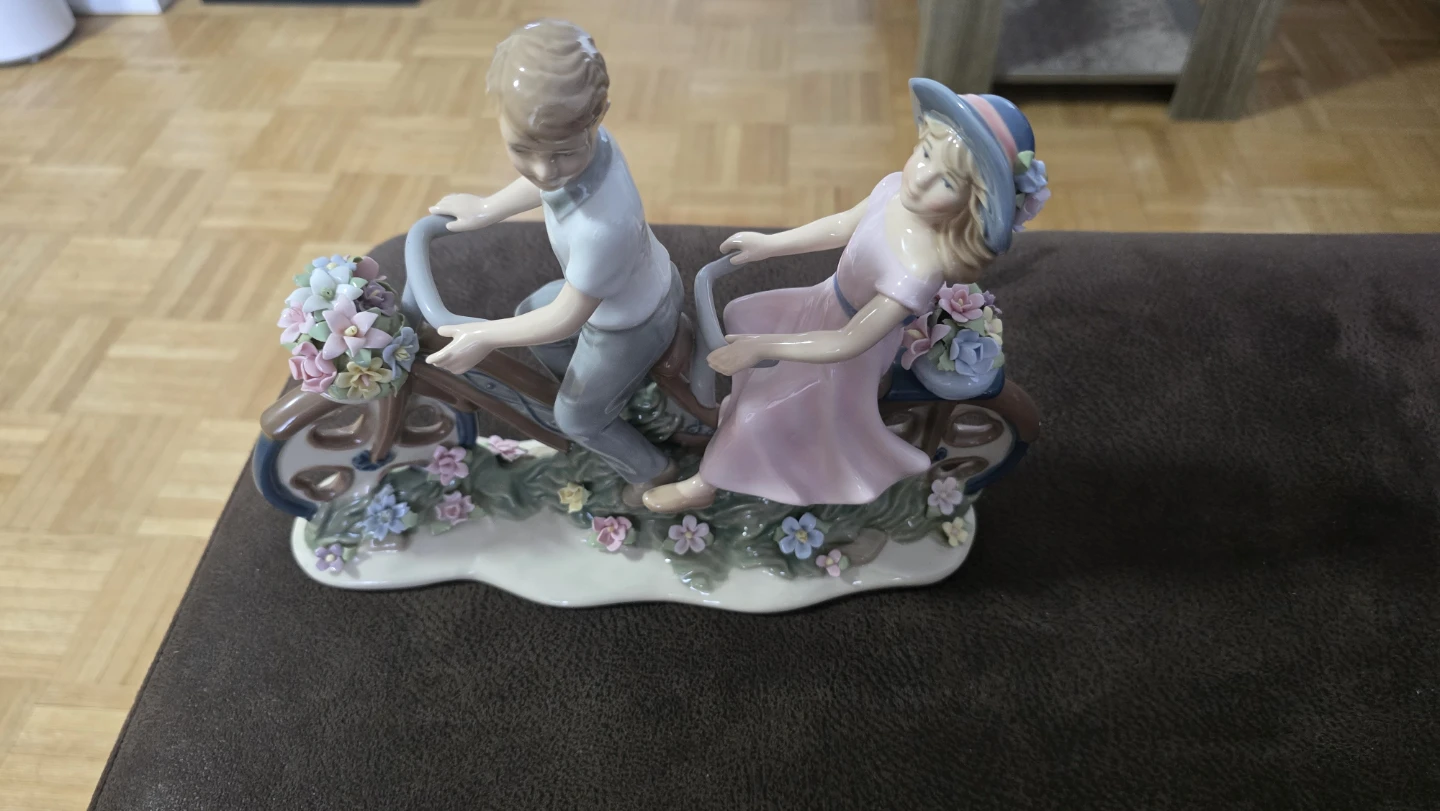 Move out sale by may 23 Porcelain Figurine - photo 2