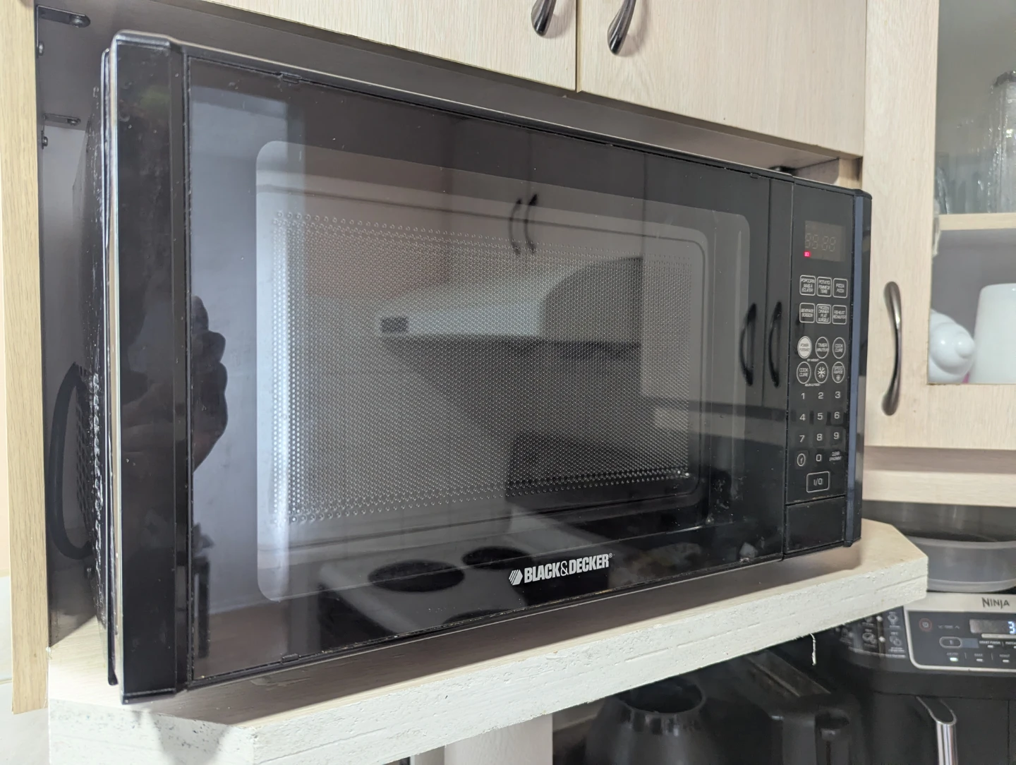 Black & Decker 1.1 Cu. Ft. 1000 Watt Microwave