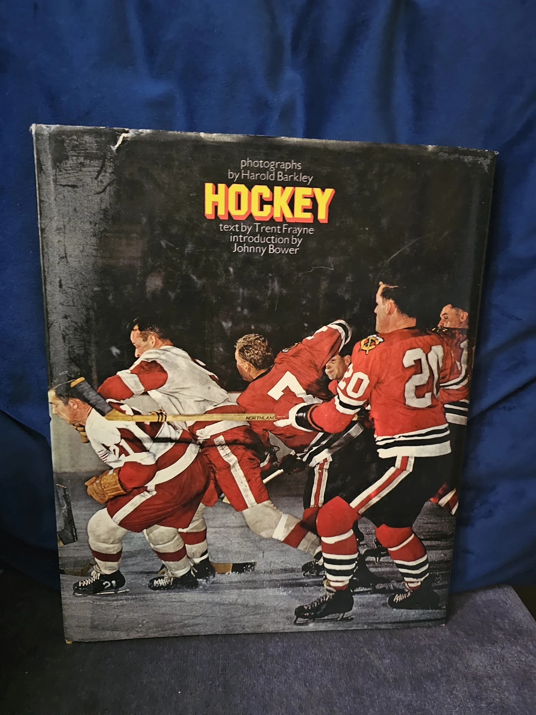 Hockey: Photographs by Harold Barkley, Text by Trent Frayne