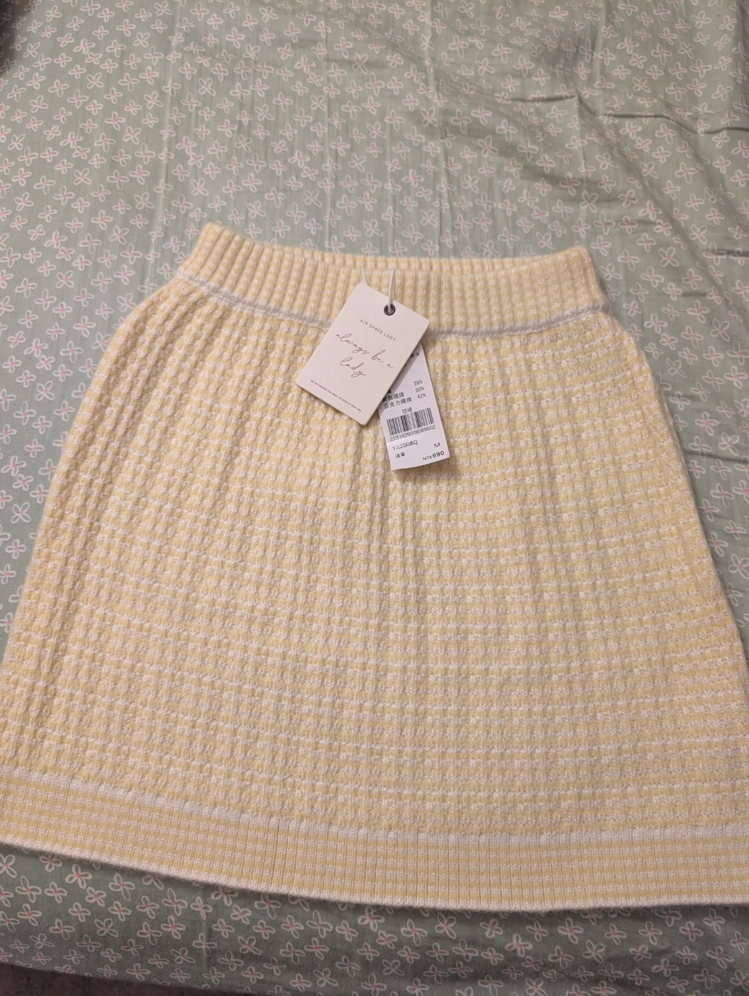 Brand new womens knit skirt