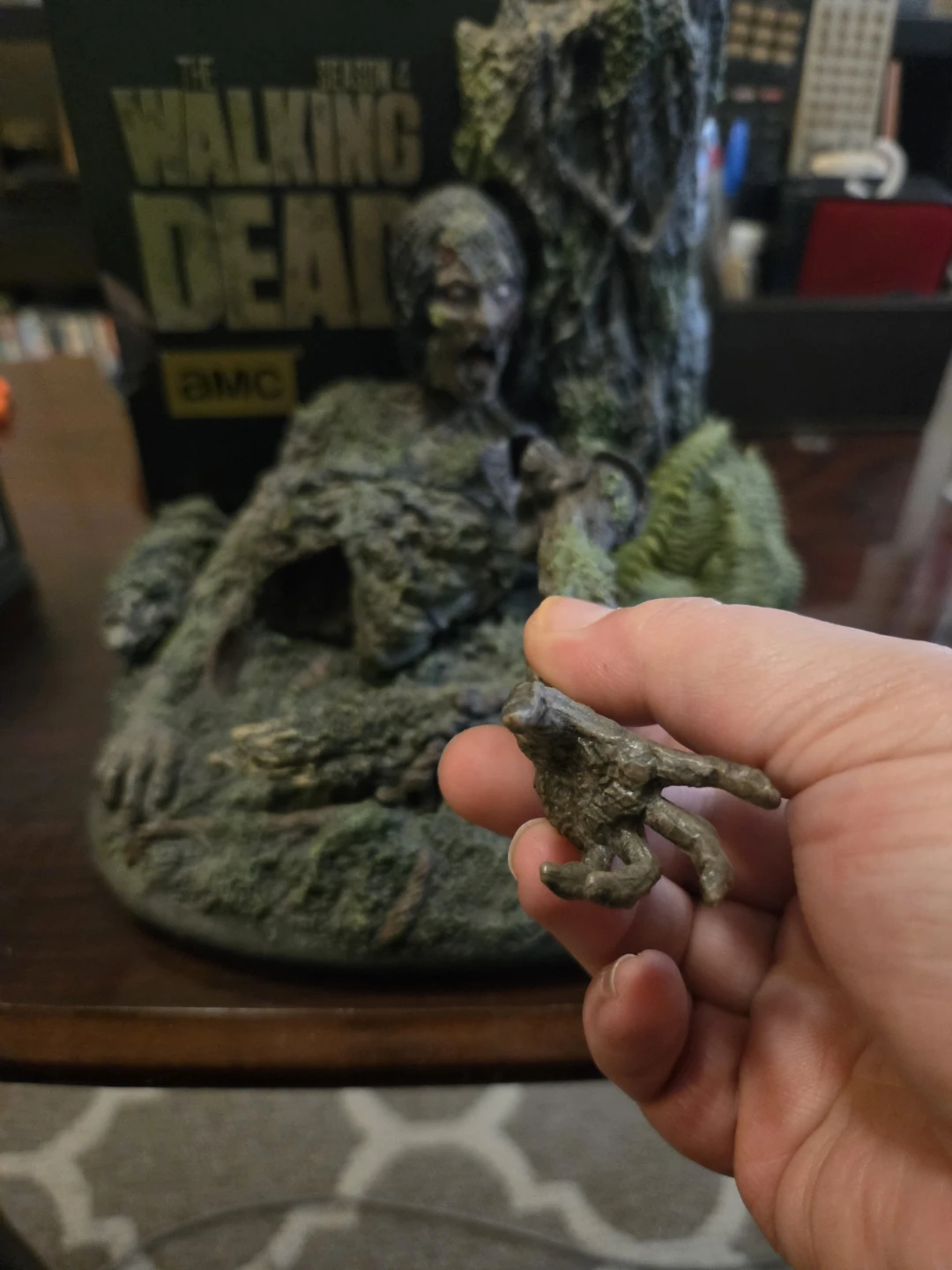 T W D Season 4 Blu-Ray 5-Disc Set with Zombie Figurine - photo 2