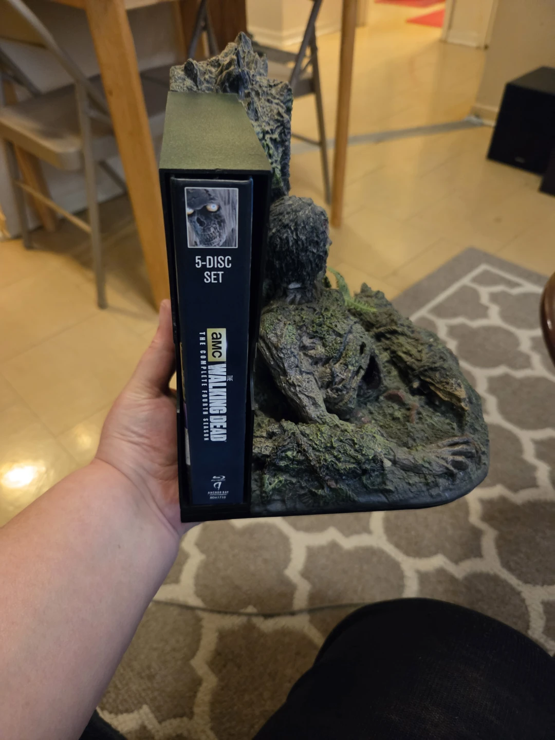 T W D Season 4 Blu-Ray 5-Disc Set with Zombie Figurine - photo 3