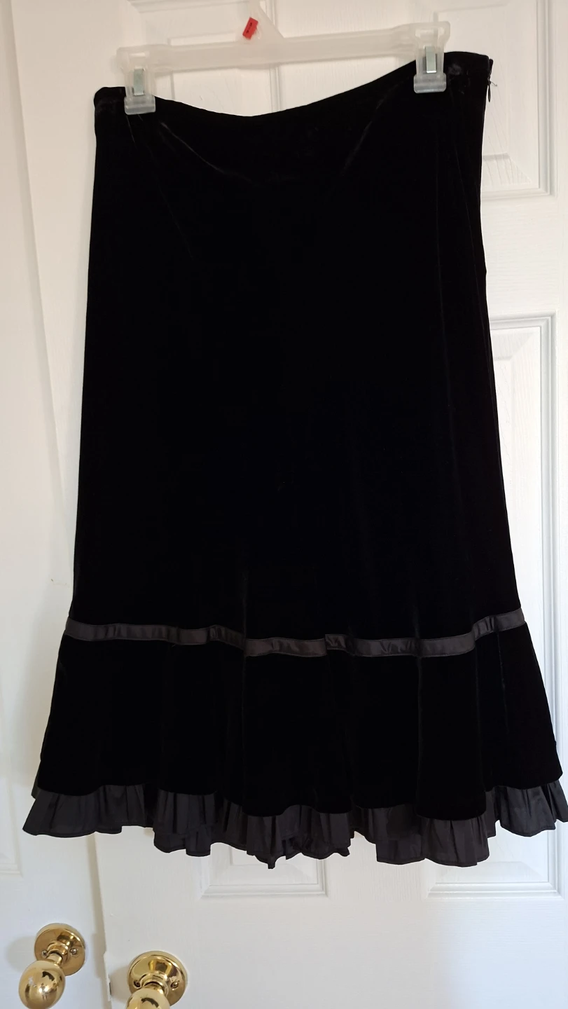 Ann Taylor LOFT Black Velvet Skirt - Size 8