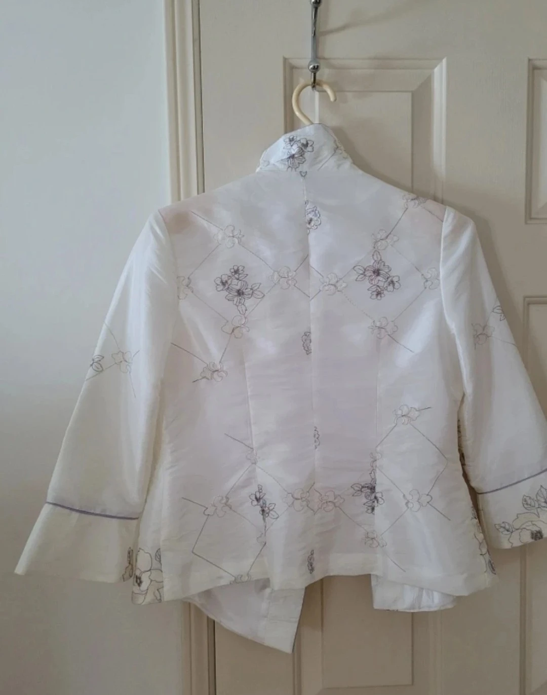 LEI White Beaded Floral Jacket Size 4 - photo 2