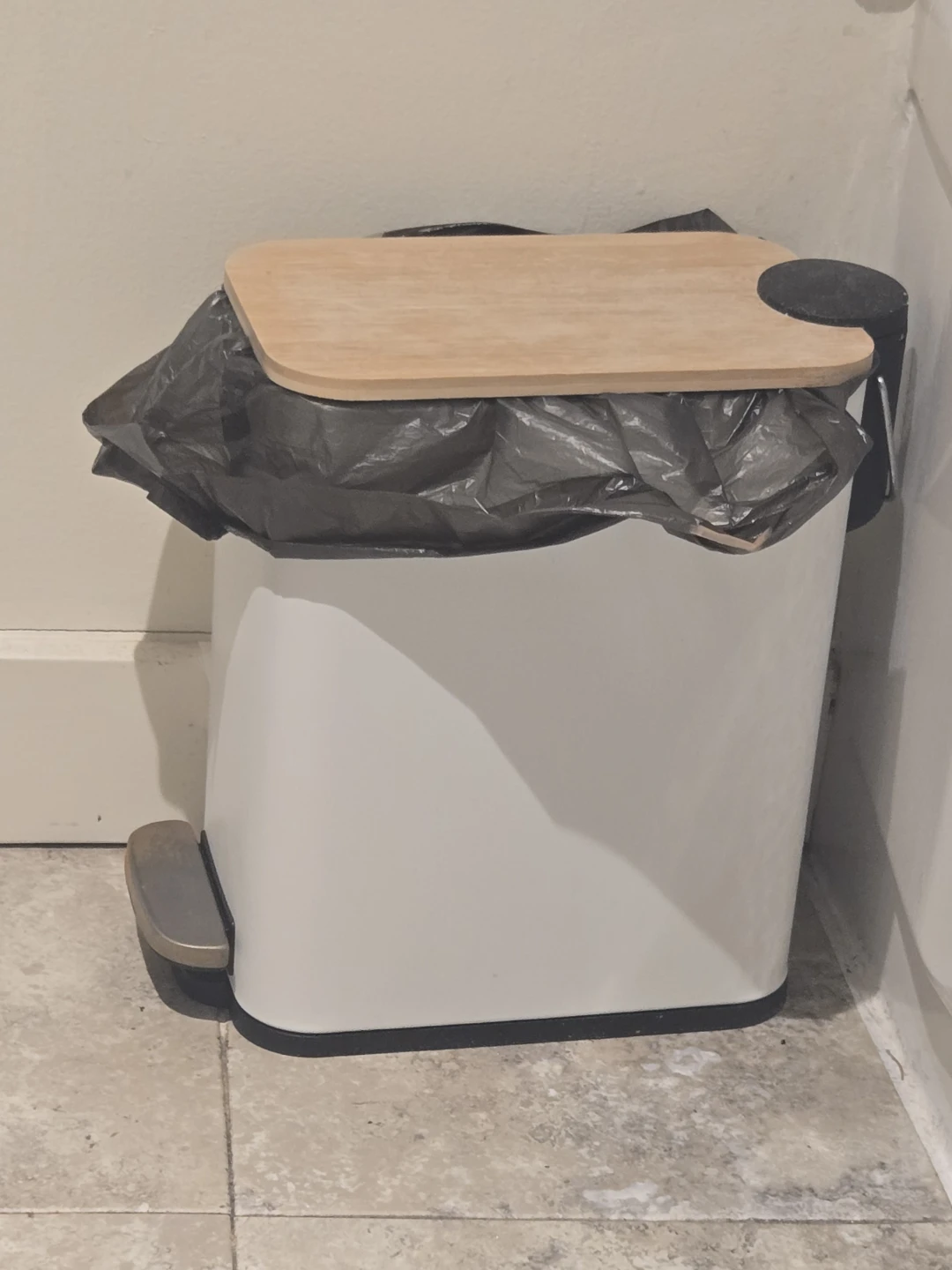 White Step Can with Wooden Lid